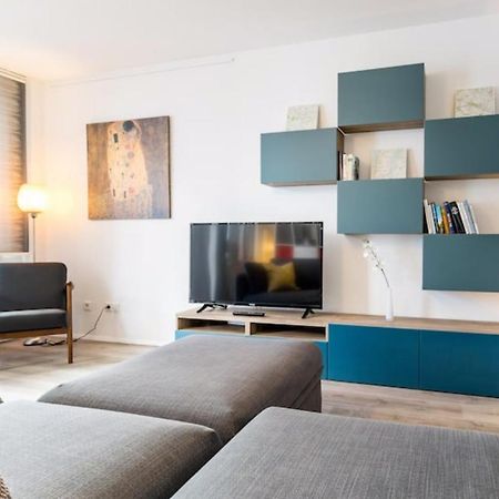 Homefy Oldtown Apartment - 6 People - 2 Bath - Balcony - Top Location Dusseldorf Bagian luar foto
