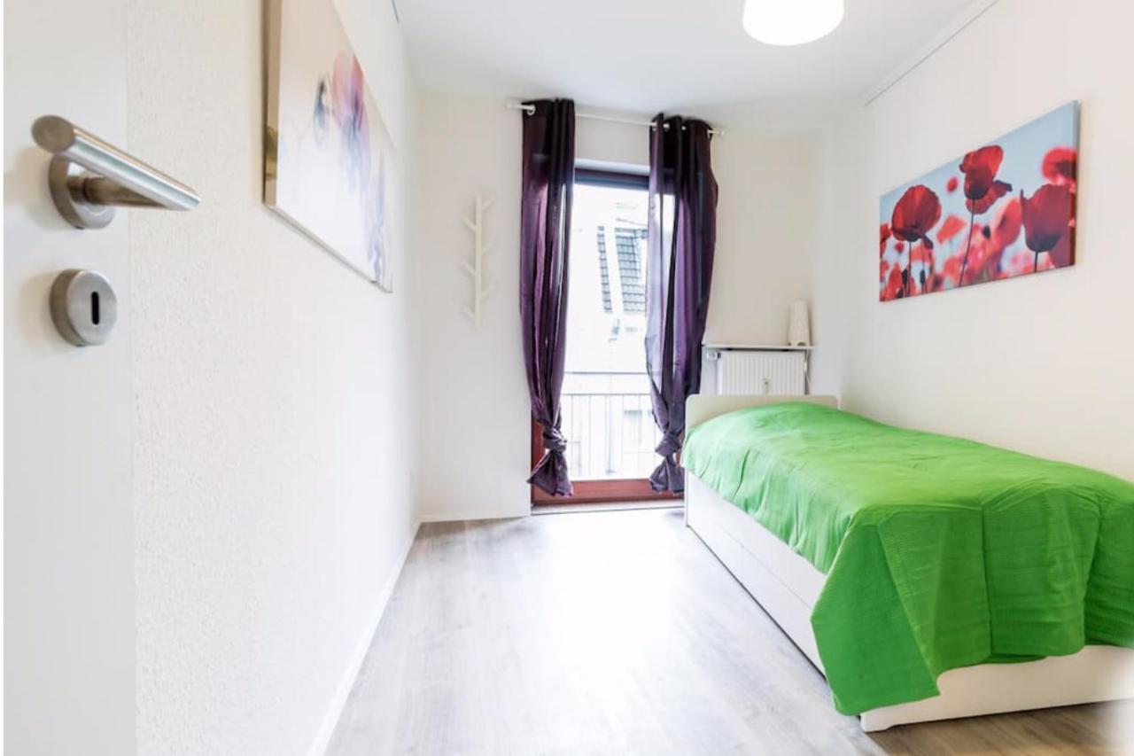 Homefy Oldtown Apartment - 6 People - 2 Bath - Balcony - Top Location Dusseldorf Bagian luar foto