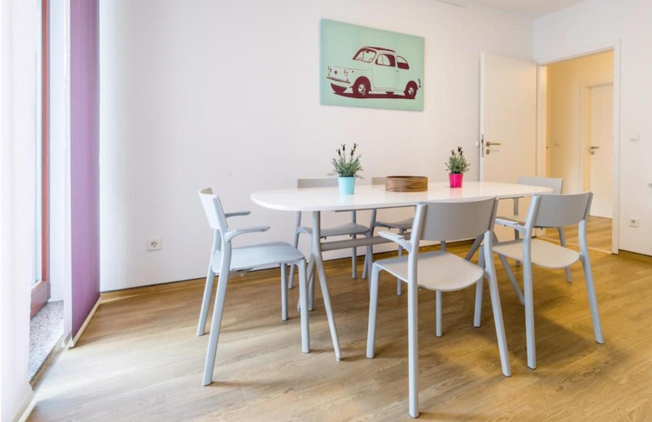 Homefy Oldtown Apartment - 6 People - 2 Bath - Balcony - Top Location Dusseldorf Bagian luar foto