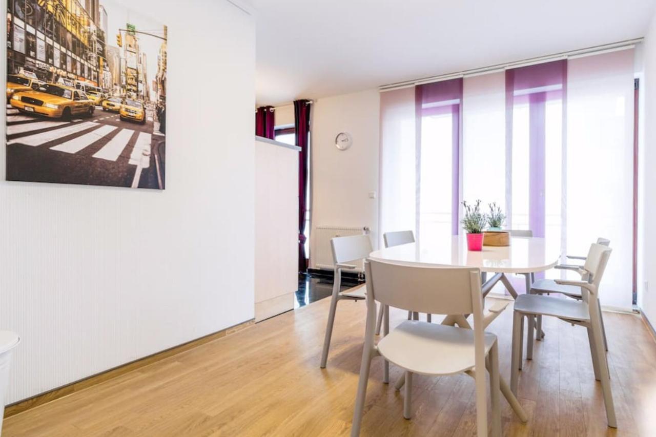 Homefy Oldtown Apartment - 6 People - 2 Bath - Balcony - Top Location Dusseldorf Bagian luar foto