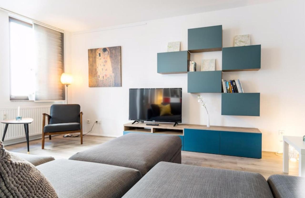 Homefy Oldtown Apartment - 6 People - 2 Bath - Balcony - Top Location Dusseldorf Bagian luar foto