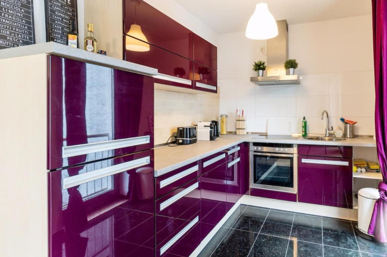 Homefy Oldtown Apartment - 6 People - 2 Bath - Balcony - Top Location Dusseldorf Bagian luar foto